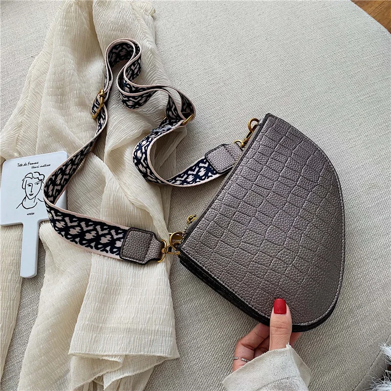 

MJ Women Messenger Bags PU Leather Fashion Semicircle Saddle Bags Small Stone Pattern Purse Bag Women Wide Strap Shoulder Bag