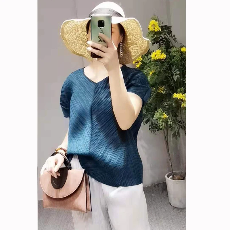 Changpleat новые женские футболки Топ Miyak плиссированный модный дизайн свободный v-образный вырез корейский стиль короткий рукав женская футболка Tide