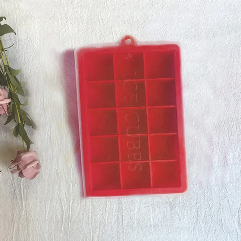 Квадратной формы 15 отверстий 1 шт. виски со льдом лоток с крышкой самодельный лед плесень пищевой силикон форма для льда с крышкой изящные подарки - Цвет: Красный