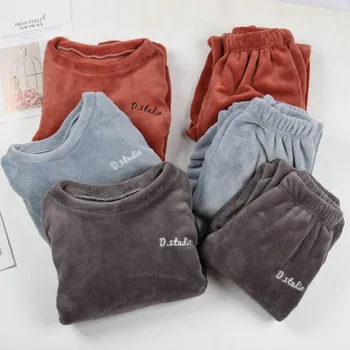 

New Winter Warm Pajamas For Women 2 Pieces Winter Female Sleepwear Thicken Velvet Pajamas Set Loose Large Size One Size Pijamas