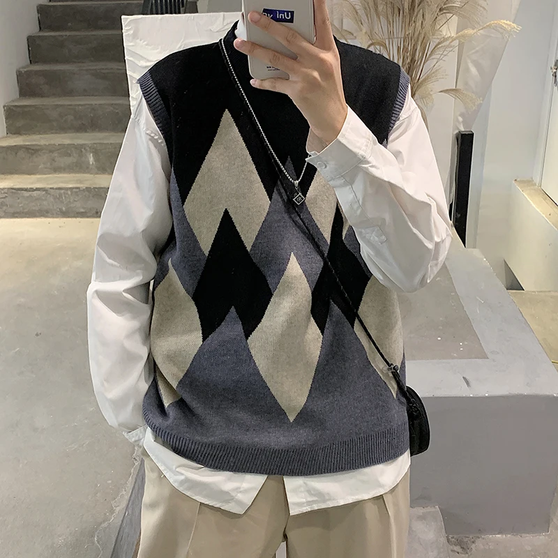 

Autumn and winter new ins Hong Kong style men's round neck sweater vest vest retro style couple sweater men