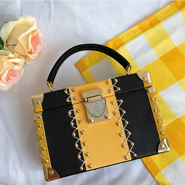 yellow Коробка из искусственной кожи с заклепками Женская модная Корейская замок с бриллиантами жесткий панелями маленький квадратный вечерний клатч сумка Вечерние - Цвет: yellow