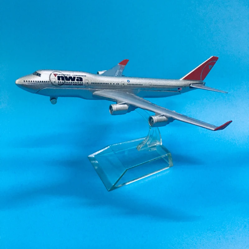 Модель самолета модель американских северо западных авиаперевозок Боинг B747 Nwa 777