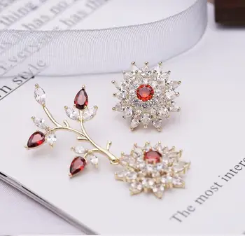 

New Super Flash Zircon Flower Asymmetrical Stud Earrings Simple Temperament Rhinestone Ladies Ear Accessories