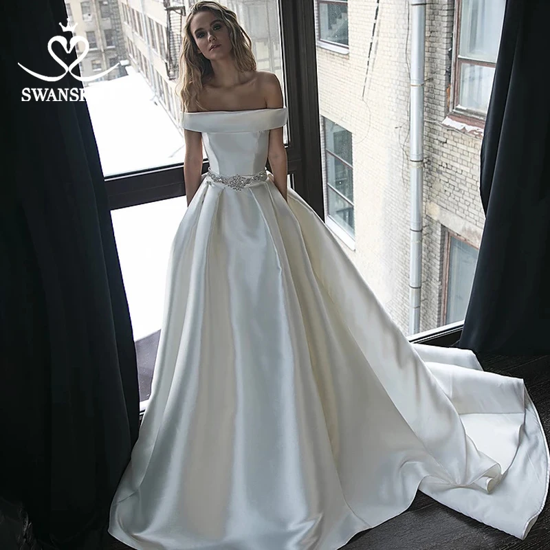 

Elegant Off Shoulder Wedding Dress Swanskirt HZ20 Classic Satin Crystal Belt A-Line Bridal Gown Turk Customized Vestido de novia