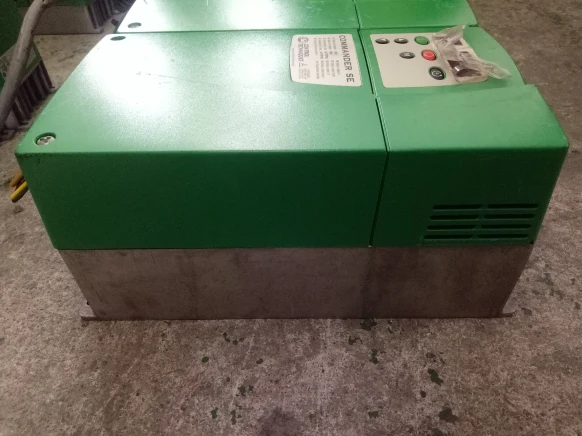 SE11200037 0.37KW 220V используется один, инвертор хорошо работает