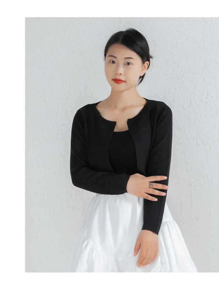Blouses Black Cropped Knitted Sweater Korean Fashion Cardigan Female Women's Coat Spring 2025 Clothing Long Sleeve Top Jersey