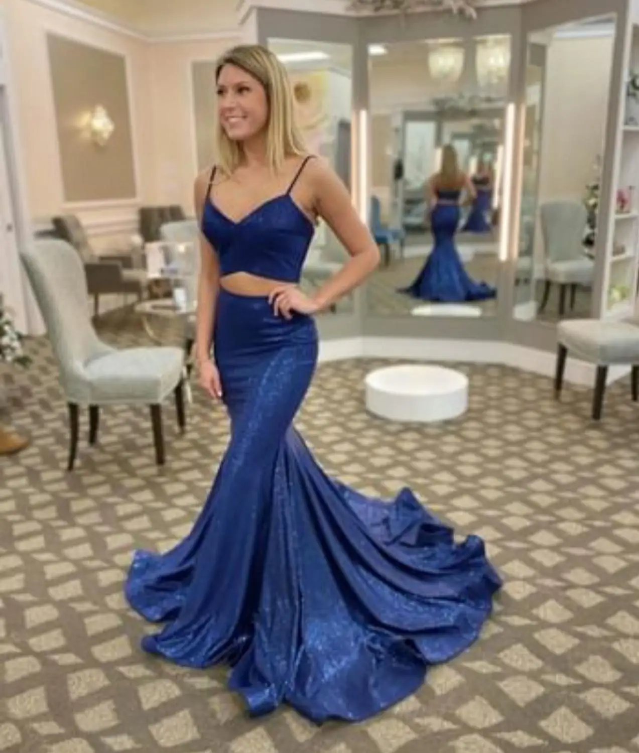 

Elegant Mermaid V-Neck Long Glitter Evening Dresses Spaghetti Straps Floor Length Zipper Back Formal Party Dress for Women