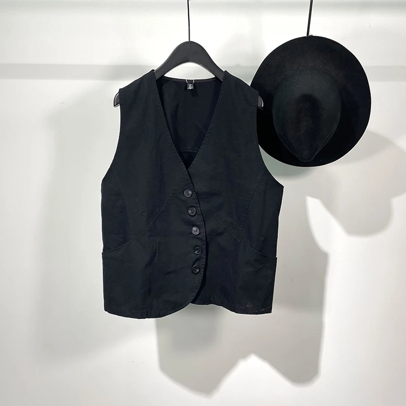 Рисунок 4 - Мужская куртка без рукавов Новинка