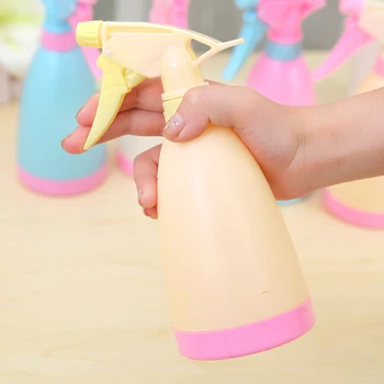 

2Pcs/set 250ml Portable Plastic Spray Bottle Liquid Storage Bottles Atomizer Non-toxic An Hygienic Solid And Durable