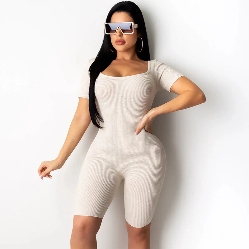 

The new solid color sports slim slimming strapless back jumpsuit