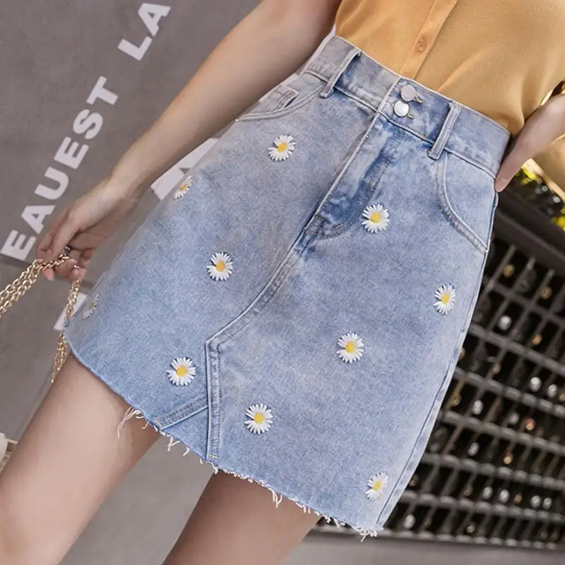 

2020 spring and summer new small daisy high-waisted embroidered denim skirt Korean version slim a-line skirt for female students