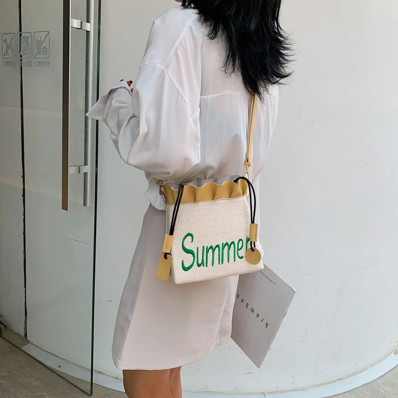 

Summer straw bag 2019 new lace single shoulder oblique satchel fashion braided bucket bag