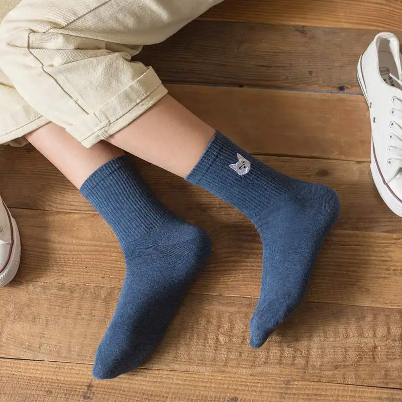 blue style 2 Милые носки в стиле Харадзюку С героями мультфильмов, женские забавные носки для животных с вышивкой, осенне-зимние женские теплые носки, новинка, вязаные хлопковые носки - Цвет: blue style 2