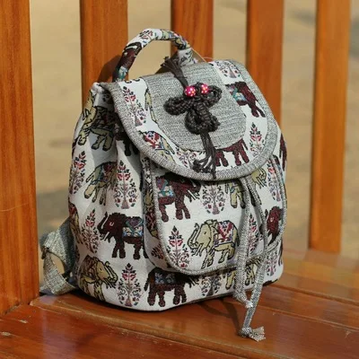 Hot Vintage string appliques women traveller small backpacks!Nice Animal embossing lady hasp backrack Original Canvas backruck