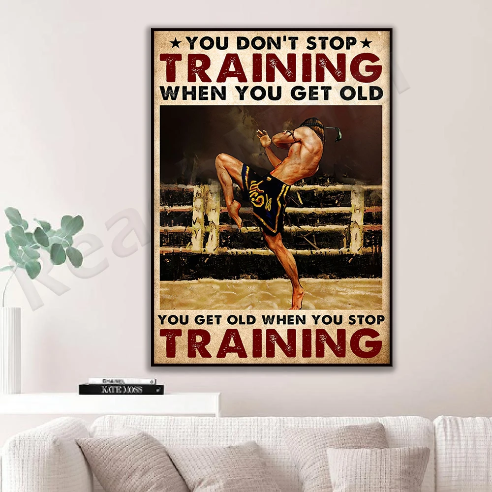 Mma muay thai et combat avec un entraîneur de boxe et entraînement pour