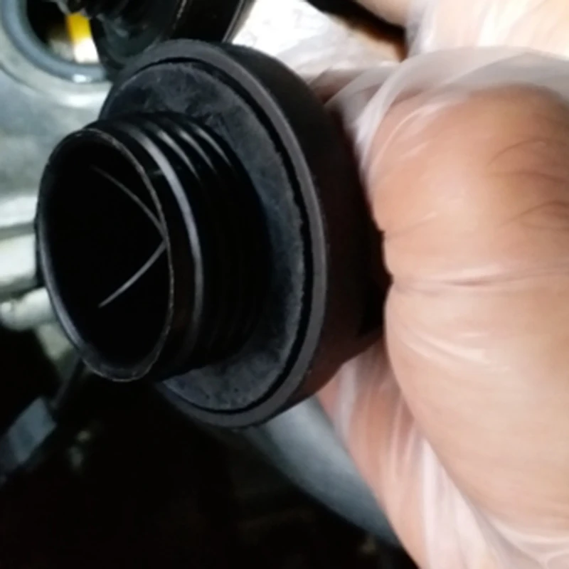 Рисунок 6 - Крышка наполнителя масла двигателя