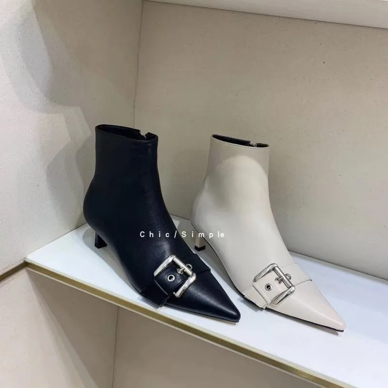

Bootee Woman 2019 Leather Booties Lace Up Boots Pointe Shoes Round Toe Low Heels booties Pointy Rubber Autumn Ankle Solid Rome