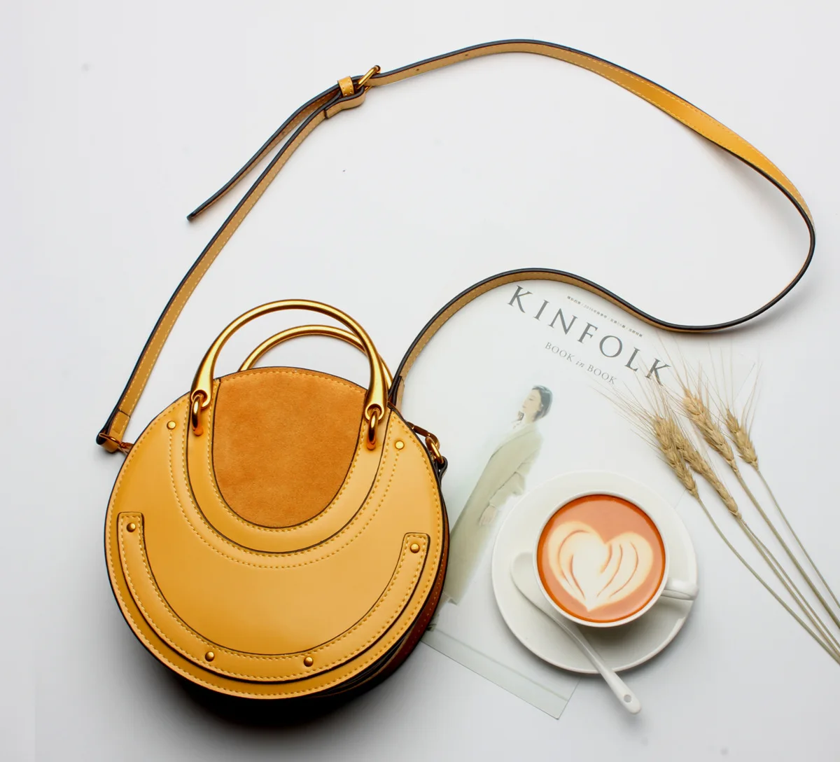 

[April on the New Season] 2017 Fashion Small round Bag Shoulder Bag Retro Metal WOMEN'S Bag Circular Ring Bag