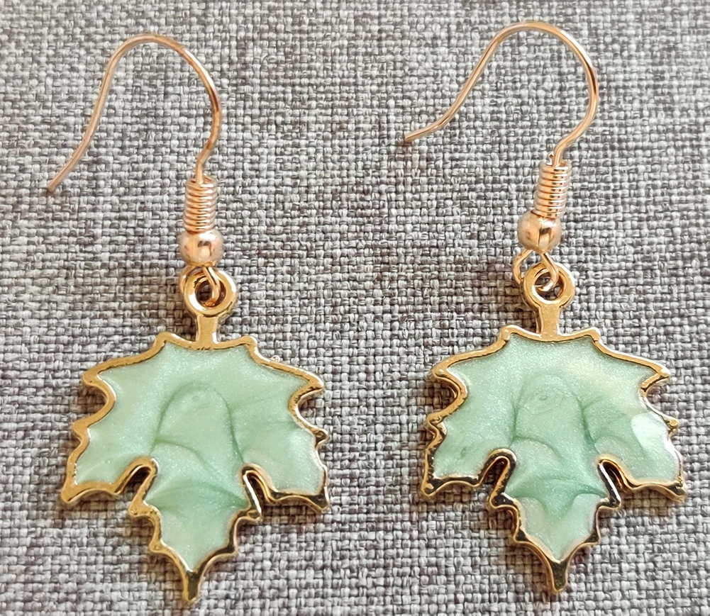 

2019 New Color Maple Leaf Zinc Alloy Fashion Pop Earrings Jewelry
