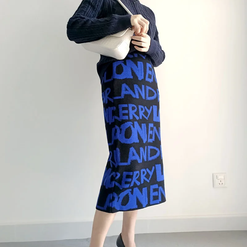 НОВАЯ Трикотажная юбка до колена с буквенным принтом прямые эластичные винтажные демисезонные юбки для женщин синего цвета