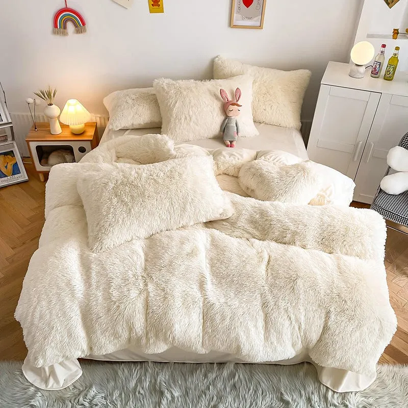 https://ae01.alicdn.com/kf/H3e5eb0b555dd42f5899b705fae640dfa7/Luxury-Plush-Shaggy-bedding-set-Faux-Fur-Fluffy-Duvet-Cover-with-Zipper-Closure-Ultra-Soft-Crystal.jpg