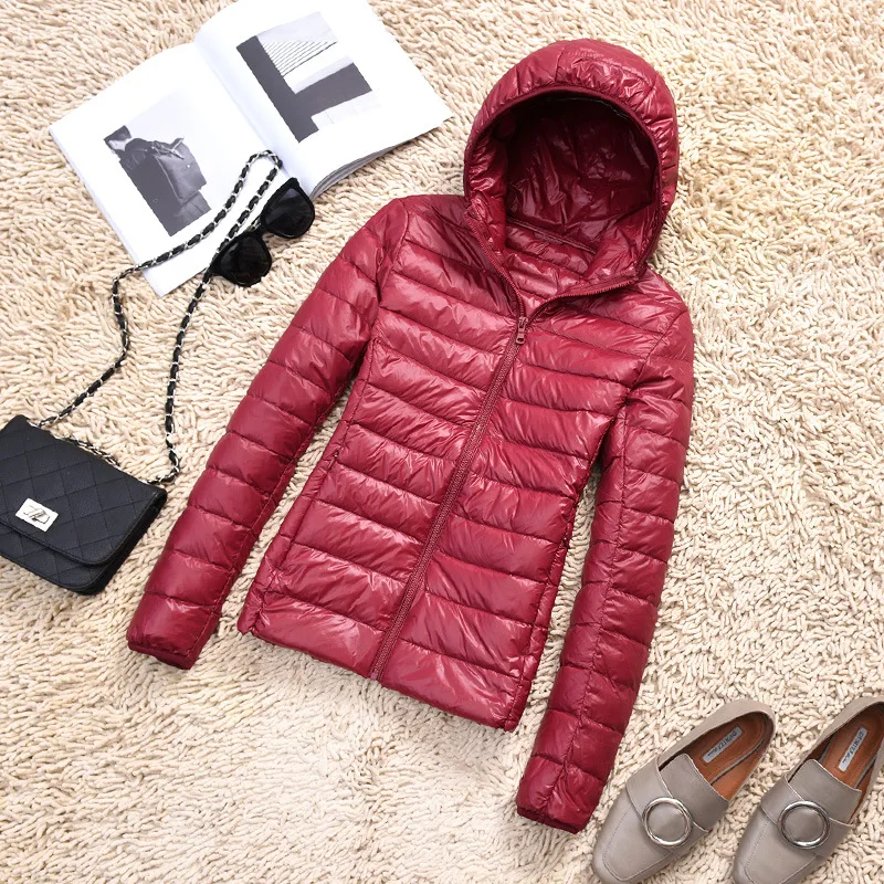 Легкий пуховик с капюшоном, женское повседневное теплое пальто, Осень-зима, ультра-тонкие женские пальто, короткие куртки, тонкое пальто размера плюс M-4XL - Цвет: Бургундия