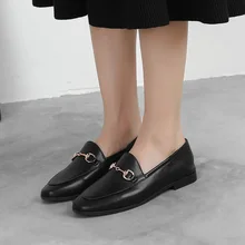 Брендовая обувь на плоской подошве; женские лоферы с металлическими украшениями; Модные женские лоферы; женская обувь из натуральной кожи; сезон весна-осень