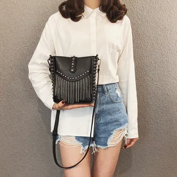 

Women's shoulder bag slant span bag small black bag 2020 new ins texture versatile Bag Fashion rivet bag fringe bag