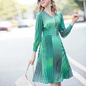 

Xiaomoli Fashion V-neck stripe contrast Plaid retro print knee length dress spring / summer 2020 new Lantern Sleeve lady