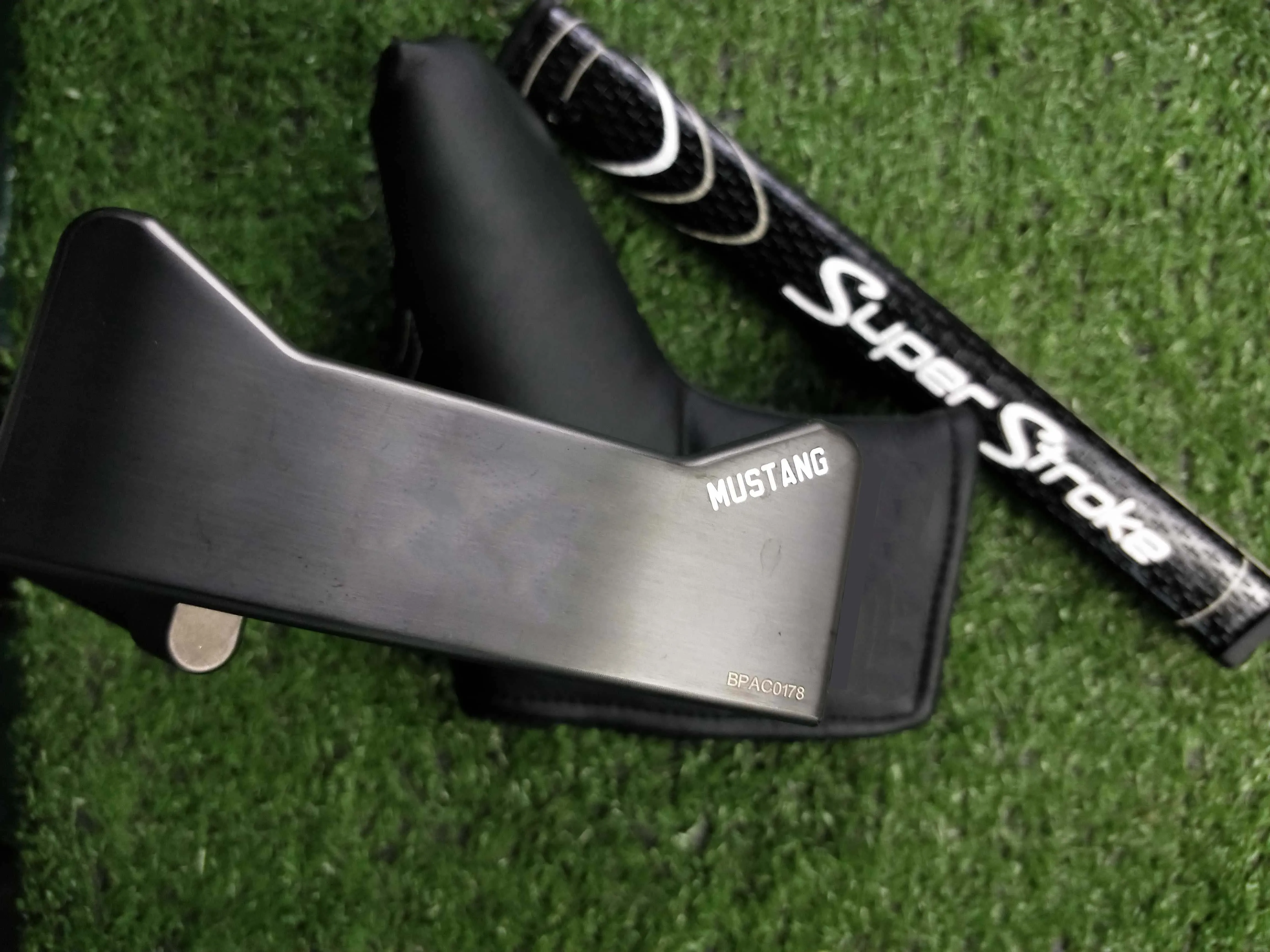 Логотип центра Mustang Putter Гольф-клуб putters серебряный черный цвет головной убор водителя фарватера Железный Клин