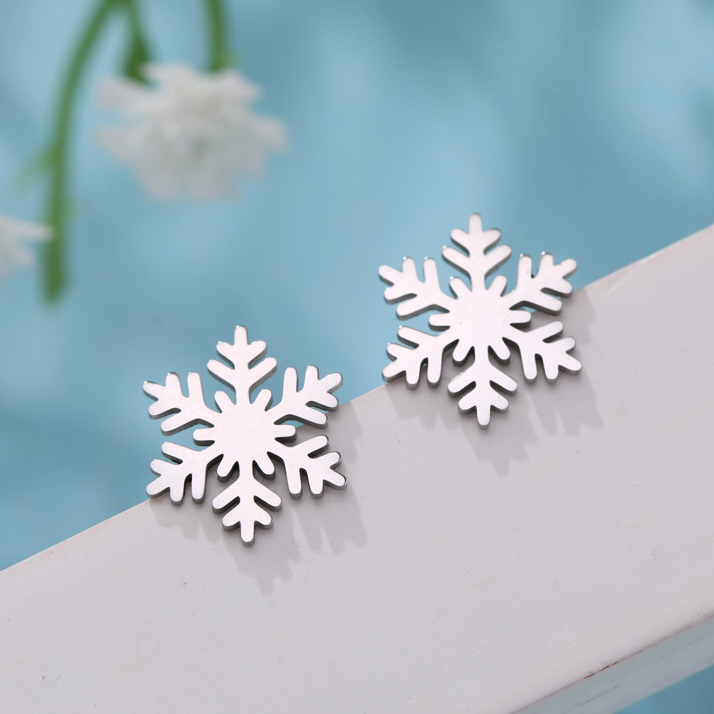 

My Shape Silvery Snowflake Stud Earrings Stainless Steel Gold Color Small Cute Women Earring Jewelry Gift for Girl