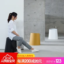 Скандинавская простая скамейка для обуви, креативная модная вилка-в стул, низкий стул, может быть сложен сетчатый красный пластиковый стул