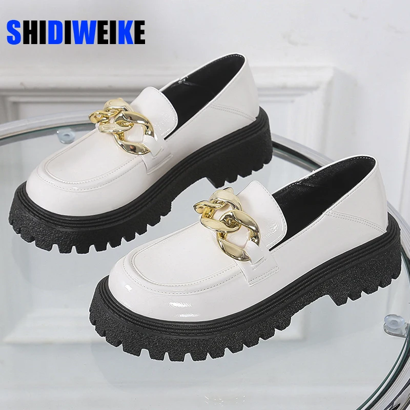 Chunky Loafers Women Patent Leather Platform Shoes Round Toe Metal Chain Slip on Ladies Flats Handmade Kawaii Shoes Woman Flats