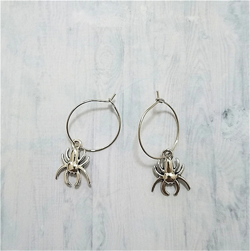 Spider Orecchini A Cerchio 20 Millimetri Di Diametro, Piccolo Orecchini Di Tutti I Giorni, Semplice, Monili Punk, Spider Ciondola Gli Orecchini