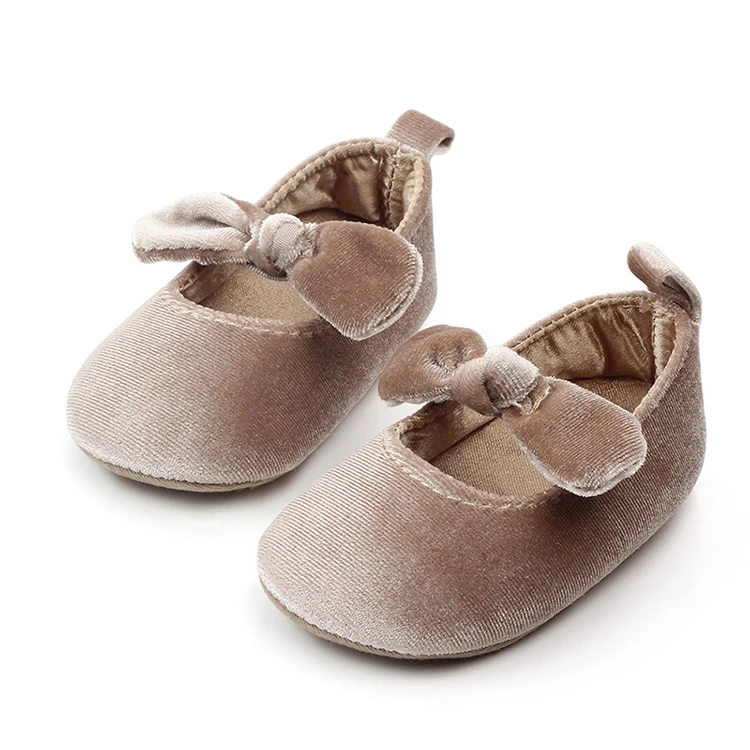 Обувь для малышей с мягкой подошвой; модные бархатные мокасины для маленьких девочек; Bebe; обувь для новорожденных; обувь для малышей с повязкой на голову