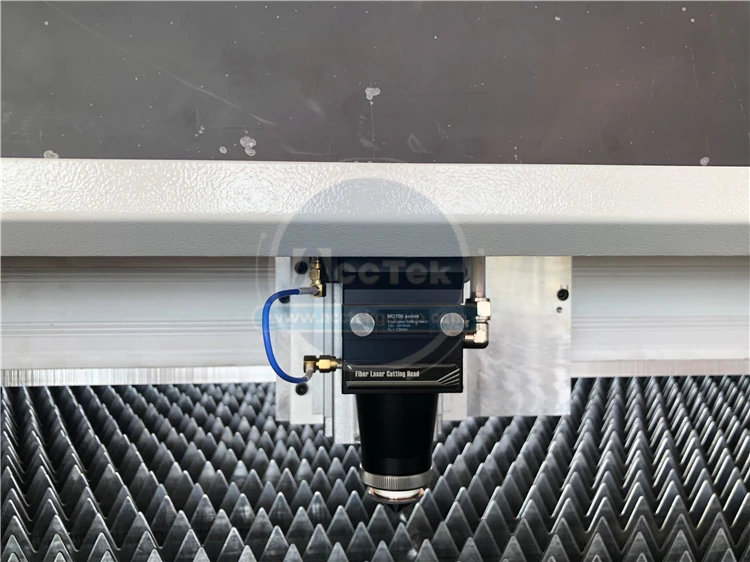  Low price 1000W fiber laser cutting machines and equipments laser cutter with computer AKJ1325F