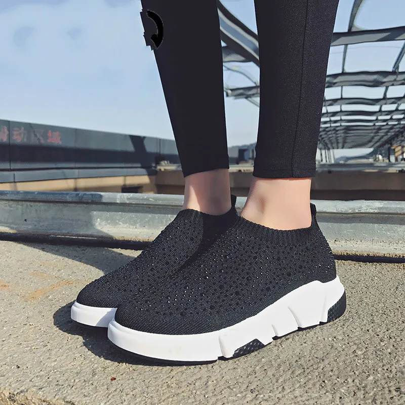 Billige QWEDF Bling Socke Sport Schuhe Turnschuhe Weibliche Kristall Sparkle Outdoor Laufschuhe Frauen Sparkle Mesh Damen Schuhe YC 292A