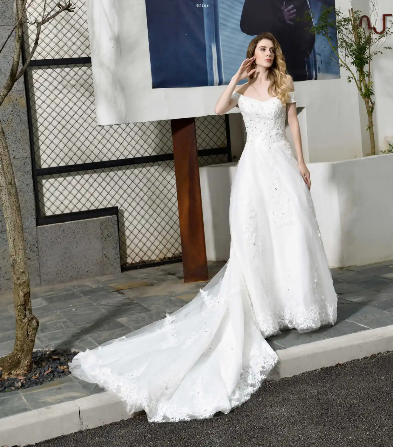 Vivian's Bridal Новая мода свадебное платье роскошное Бисероплетение Блестки Кристалл Кружева Аппликации Часовня Поезд пушистое свадебное платье - Цвет: white