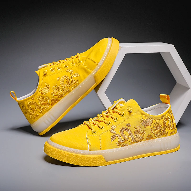 Zapatillas de deporte informales para hombre, zapatos de diseño para hombre, con bordado de dragón, alpargatas amarillas de China cómodas