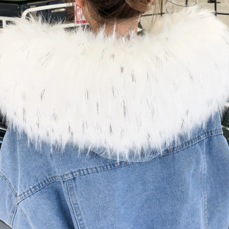 Модные короткие куртки для женщин, зимнее теплое джинсовое пальто с длинным рукавом и карманами, воротник из искусственного меха, куртка на пуговицах, женская верхняя одежда