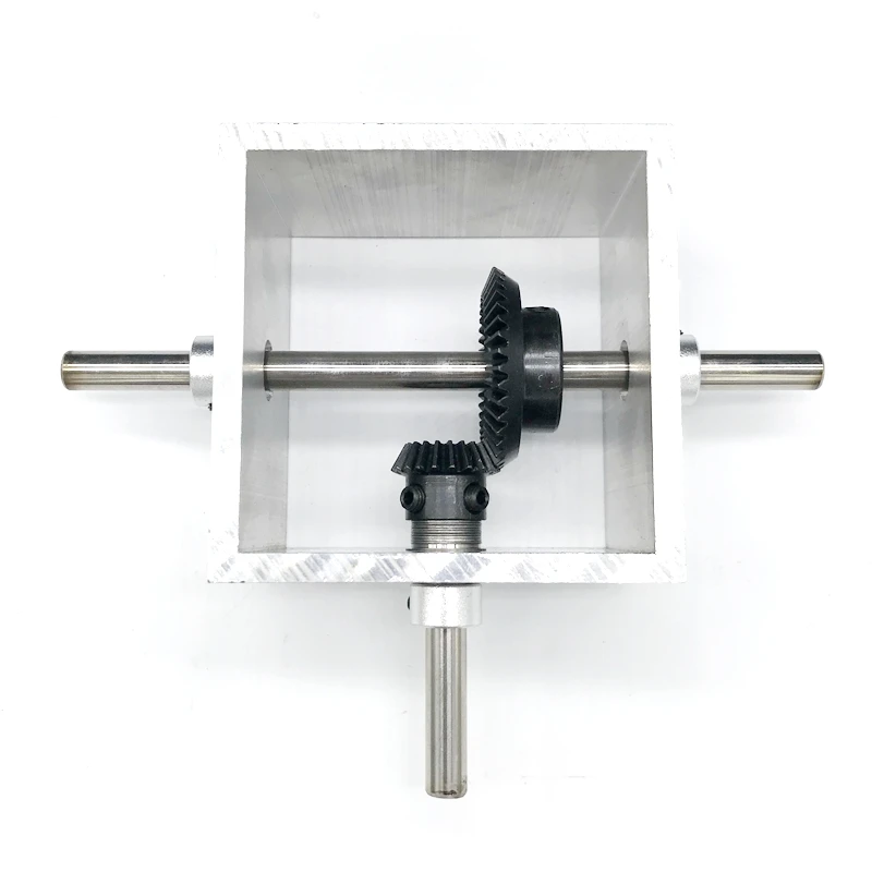 

90 Degree Angle Drive Bevel Gear Reversing Gear Box 1:2 Hand-operated Micro Mechanical Angle Reducer