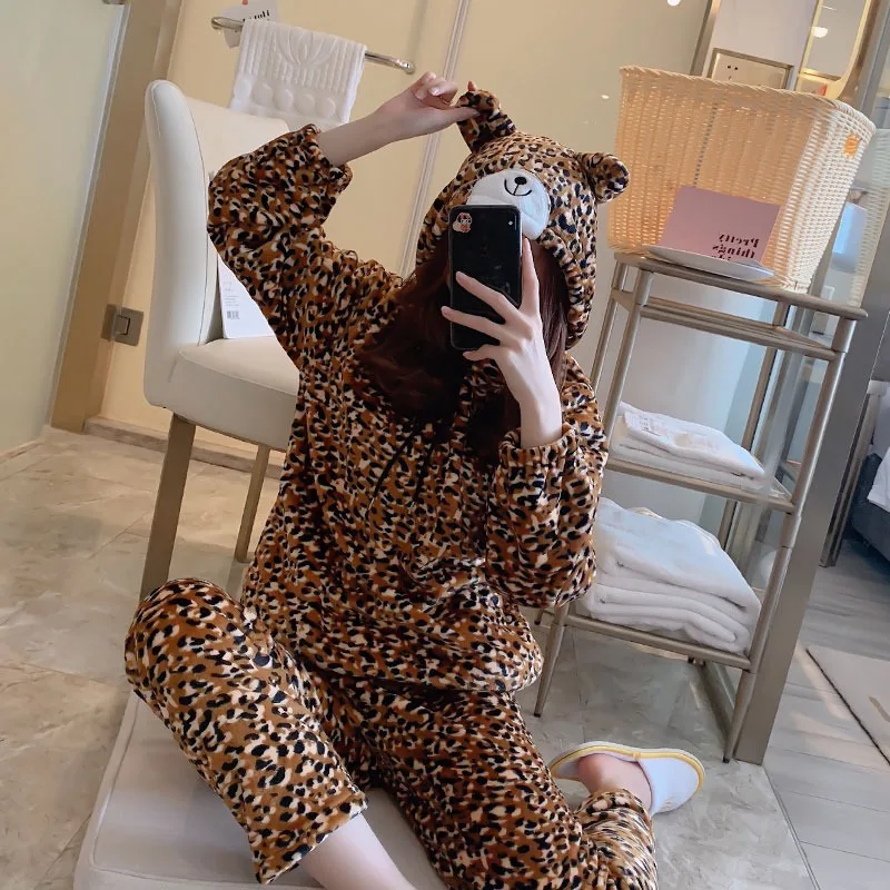 

Thick Warm Flannel Long Sleeve Hooded Sexy Leopard Pajama Sets for Women 2019 New Winter Coral Velvet Sleepwear Homewear Clothes