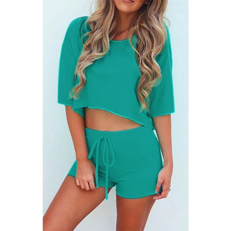 loose shorts outfit