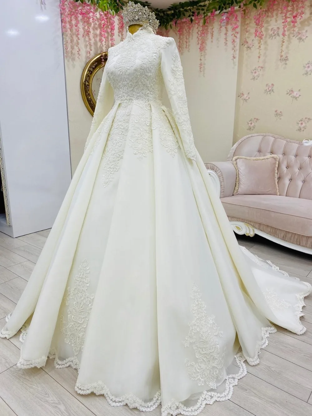 High Neck Muslim 2019 New Long Sleeve Satin Flowers Bridal Dresses Wedding Gowns 