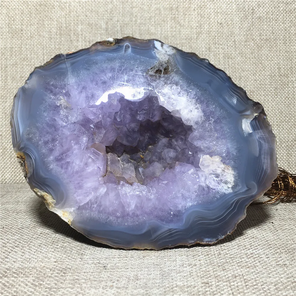 natural Agate geode quartz crystal specimen Home furnishing decoration stone and crystal Reiki healing amethyst natural Agate geode quartz crystal specimen Home furnishing decoration stone and crystal Reiki healing amethyst