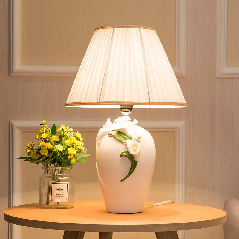 

Modern Resin Flower Beside Lamp Led Table Lamp Modern Led Beds Foyer Living Room Bedroom Lamp Calla Art Table Bed Lamp