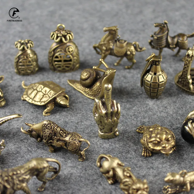 Ornament Crafts Miniature Ornament Copper Hand Statue Punk Style for Home Office Desk Decoration