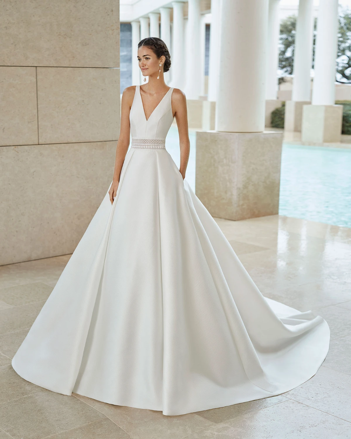 

Vivian's Bridal Simple Matta Satin Bridal Dress 2019 Boho Lace Sashes Detachable Lace Top Double Deep V-neck Satin Wedding Dress