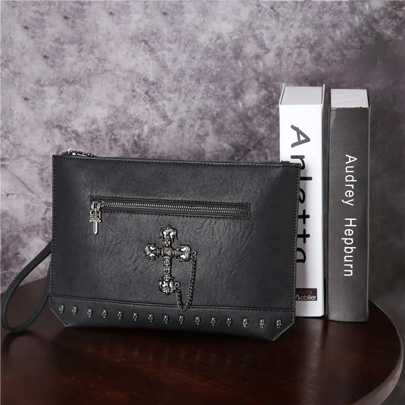 

New trendy men hand bag envelope hand clutch personality rivet shoulder bag casual men diagonal handbag
